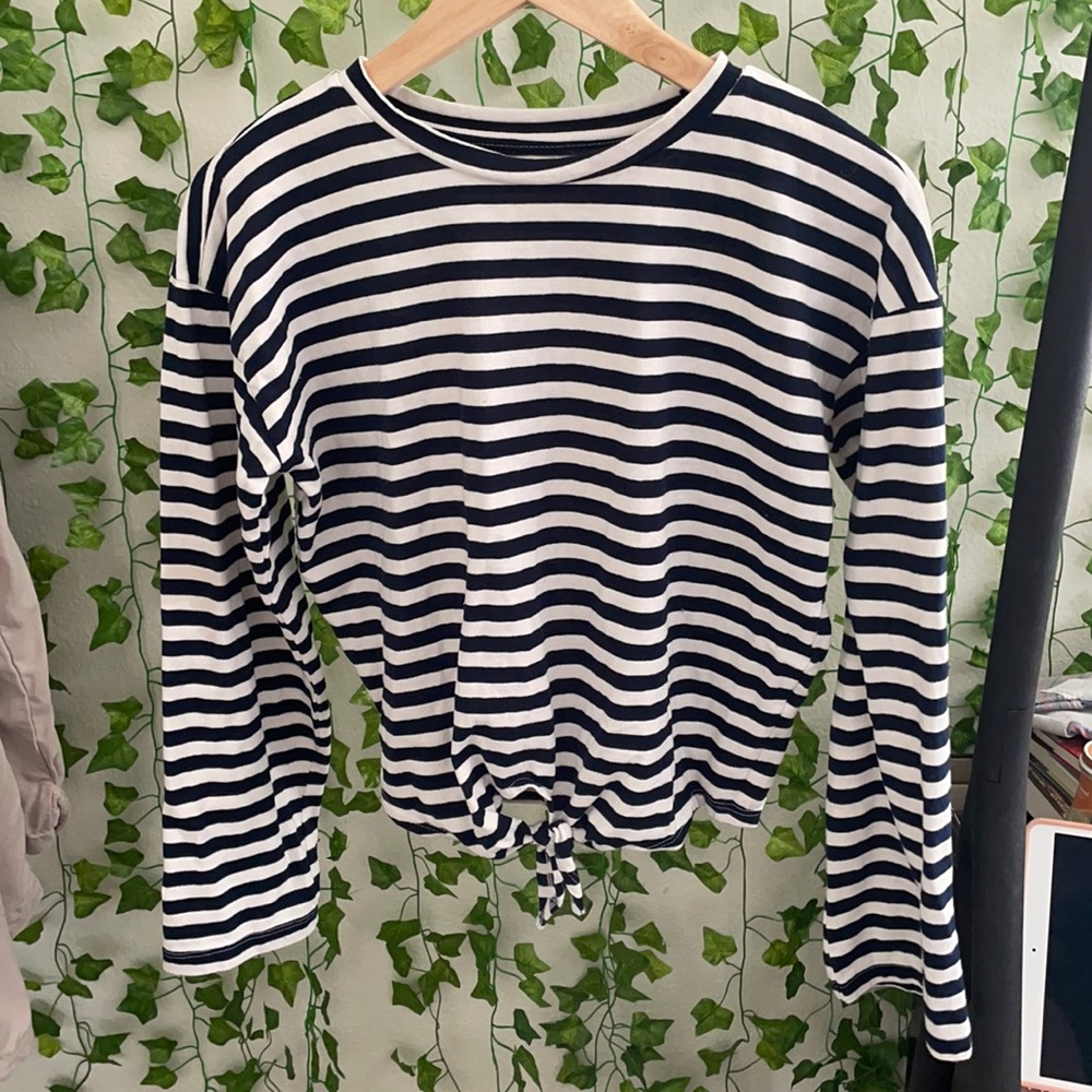 Dip slight cropped tie front tee